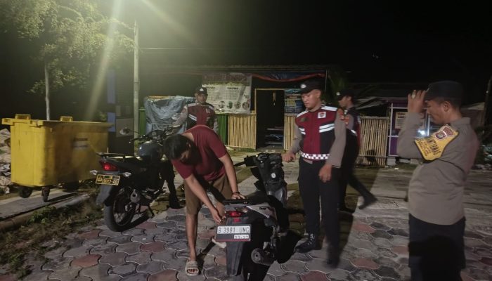 Patroli Dini Hari Polsek Kepulauan Seribu Utara Perkuat Pengawasan Wilayah, Warga Diimbau Manfaatkan Layanan 110