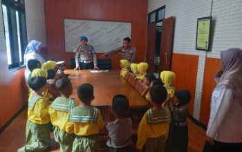 Polsek Kepulauan Seribu Selatan Kenalkan Profesi Kepolisian kepada Siswa TK/RA Al-Ishlah Islamiyah Pulau Tidung