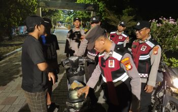 Jakarta On The Spot, Polsek Kepulauan Seribu Utara Sosialisasikan Layanan Polisi 110 dan Perkuat Kamtibmas Dini Hari