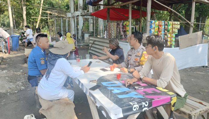 Bhabinkamtibmas Pulau Pari Jakarta On The Spot Sambang Warga, Sosialisasikan Layanan Polri 110 dan Ajak Jaga Kamtibmas