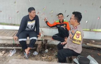 Bhabinkamtibmas Pulau Untung Jawa Jakarta On The Spot Sambang Warga, Sosialisasikan Layanan Polri 110 dan Perkuat Sinergi Kamtibmas
