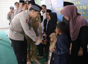 Kapolres Kepulauan Seribu Pimpin Bakti Sosial, Kesehatan dan Religi di Pulau Untung Jawa Sambut Hari Bhayangkara ke-80