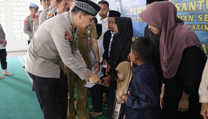 Kapolres Kepulauan Seribu Pimpin Bakti Sosial, Kesehatan dan Religi di Pulau Untung Jawa Sambut Hari Bhayangkara ke-80