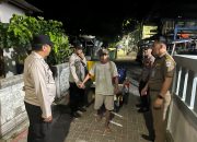 Patroli Malam Jakarta On The Spot, Polsek Kepulauan Seribu Selatan Sambangi Wisatawan dan Sosialisasikan Layanan Polri 110