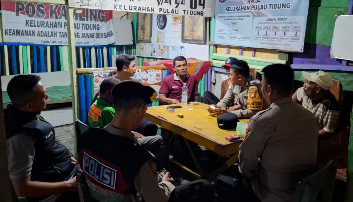 Jakarta On The Spot Dini Hari, Polsek Kepulauan Seribu Selatan Sosialisasikan Layanan Polisi 110 kepada Warga