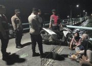 Patroli Malam Jakarta On The Spot Minggu Dini Hari, Polsek Kepulauan Seribu Selatan Jaga Dermaga Pulau Tidung dan Sosialisasikan Layanan Polri 110