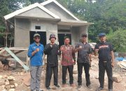 Kabid Perkim Kab. Sukabumi, Rudi AB ( kedua dari kanan) saat meninjau kegiatan Rutilahu di Jampangkulon.
