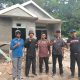 Kabid Perkim Kab. Sukabumi, Rudi AB ( kedua dari kanan) saat meninjau kegiatan Rutilahu di Jampangkulon.