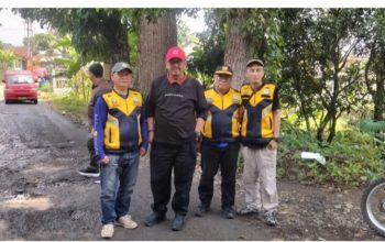 Kepala UPTD PU Wilayah III Cicurug, Asep Saepuloh, bersama Bupati Sukabumi.