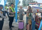 Kasat Pam Obvit Polres Kepulauan Seribu Gelar Jaga Jakarta On The Spot di Dermaga Pulau Kelapa-Harapan, Penumpang Kapal Diingatkan Soal Keselamatan