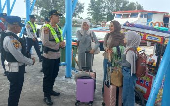 Kasat Pam Obvit Polres Kepulauan Seribu Gelar Jaga Jakarta On The Spot di Dermaga Pulau Kelapa-Harapan, Penumpang Kapal Diingatkan Soal Keselamatan