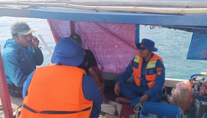 Jakarta On The Spot, Satpolairud Polres Kepulauan Seribu Sambangi Nelayan, Imbau Keselamatan Melaut dan Sosialisasikan Layanan Polisi 110
