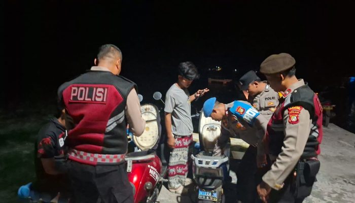 Patroli Malam Jakarta On The Spot, Polsek Kepulauan Seribu Selatan Intensifkan Sosialisasi Layanan Polisi 110 kepada Warga