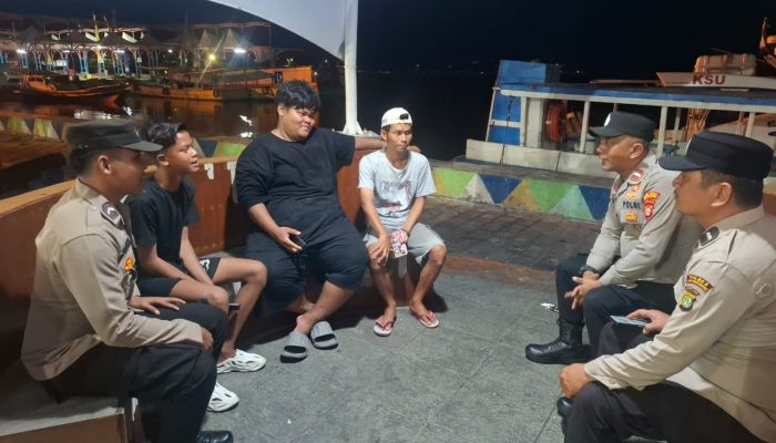 Jakarta On The Spot Dini Hari, Polsek Kepulauan Seribu Utara Gencarkan Sosialisasi Layanan Polisi 110