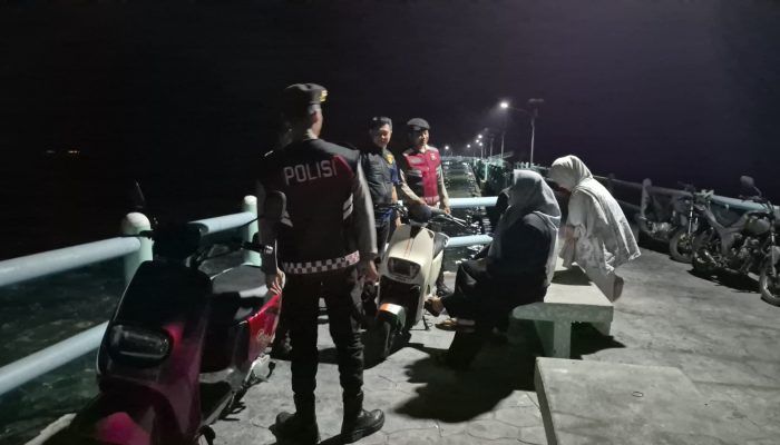 Patroli Malam Jakarta On The Spot, Polsek Kepulauan Seribu Selatan Perkuat Komunikasi Kamtibmas Lewat Sosialisasi Layanan Polisi 110