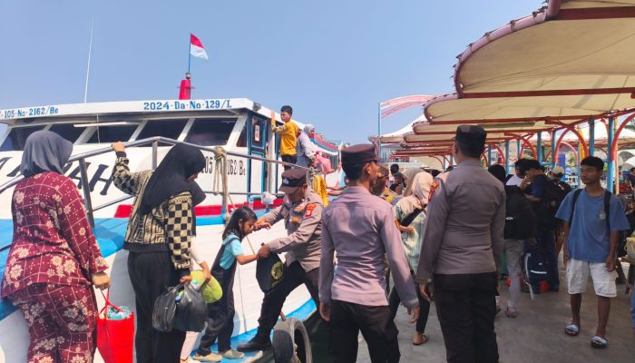 Jakarta On The Spot, Polres Kepulauan Seribu Kedepankan Pelayanan Humanis dan Sosialisasi Layanan Polisi 110 di Dermaga
