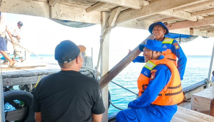 Jakarta On The Spot, Satpolairud Polres Kepulauan Seribu Sosialisasikan Layanan Polisi 110 dan Ajak Nelayan Tolak Alat Tangkap Terlarang