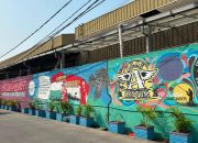 Jalan Kosambi Lebih Estetis Berhias Mural dan Taman Hias