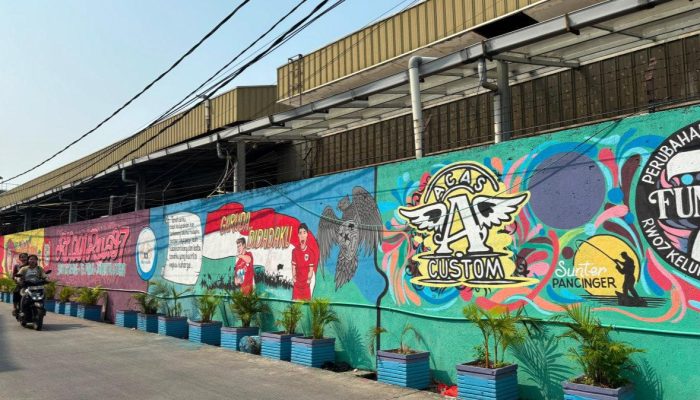 Jalan Kosambi Lebih Estetis Berhias Mural dan Taman Hias