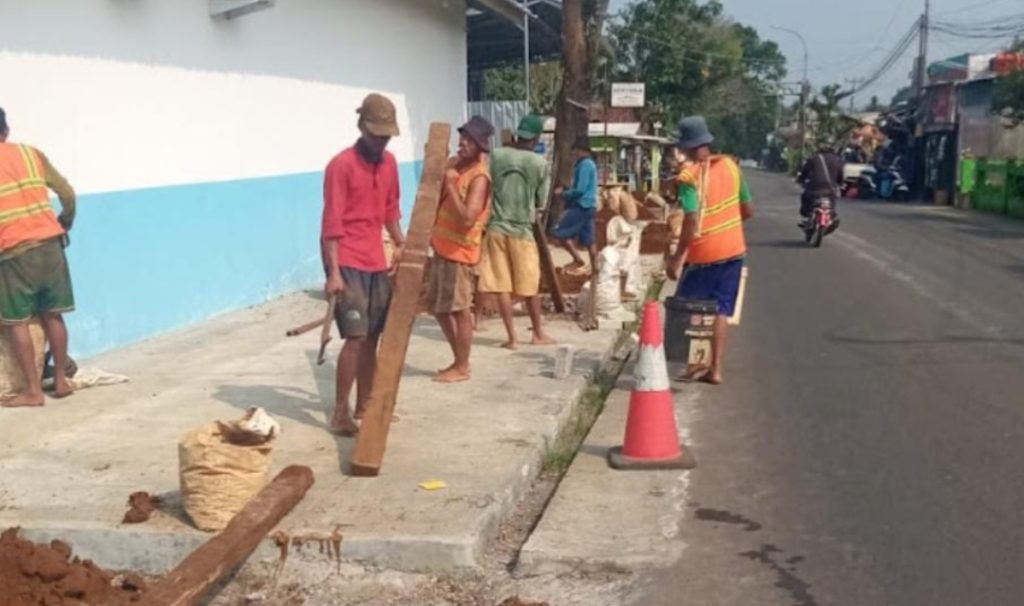 Perluas Jaringan Pipanisasi Ke Desa Pamuruyan Oleh Perumdam TJM Kabupaten Sukabumi