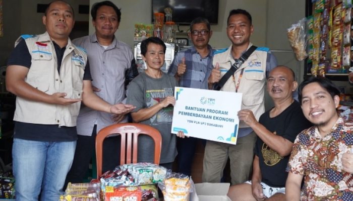 PLN UP3 Sukabumi dan YBM PLN Salurkan Bantuan Pemberdayaan Ekonomi dan Kesehatan untuk Warga