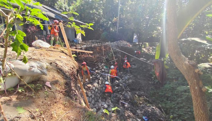 ‎Dukung Program Ketahanan Pangan, DPU Sukabumi Realisasikan Proyek Rehabilitasi Jaringan Irigasi Citepus