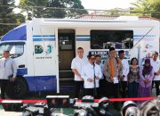 Permudah Akses Layanan Kesehatan Hewan, Gubernur Pramono Tinjau Mobil Klinik Hewan Keliling