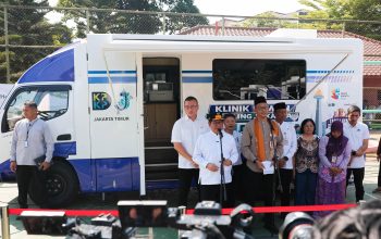Permudah Akses Layanan Kesehatan Hewan, Gubernur Pramono Tinjau Mobil Klinik Hewan Keliling