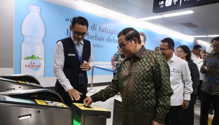 Pertama di Indonesia, Gubernur Pramono Luncurkan Pembayaran Nirsentuh MRT Jakarta