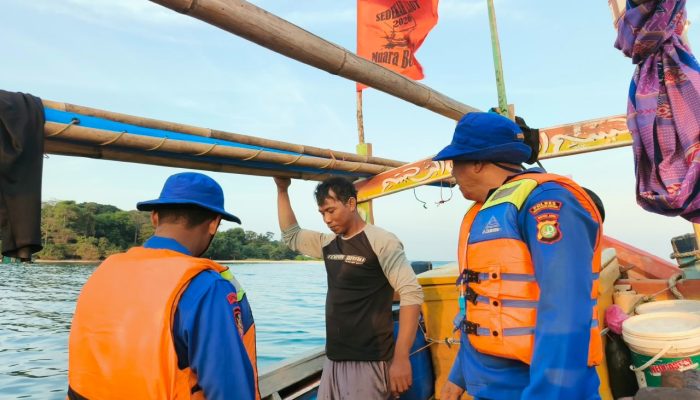 Jakarta On The Spot, Satpolairud Polres Kepulauan Seribu Sosialisasikan Layanan Polisi 110 dan Ajak Nelayan Tolak Alat Tangkap Terlarang