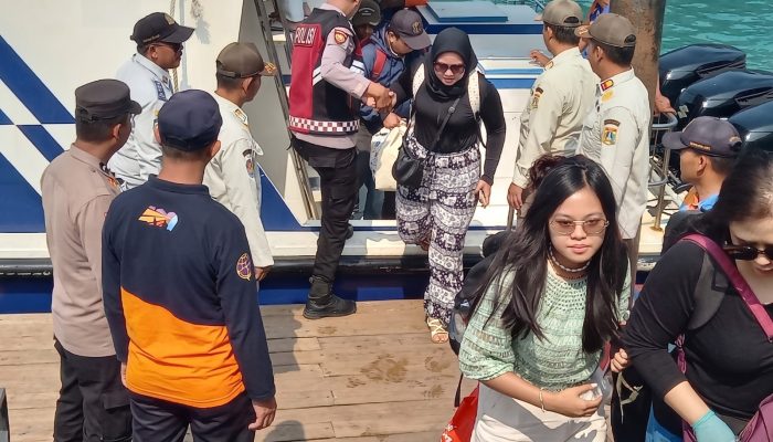 Jakarta On The Spot, Polres Kepulauan Seribu Hadir Humanis di Dermaga dan Sosialisasikan Layanan Polisi 110