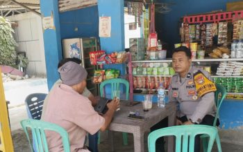 Jakarta On The Spot di Pulau Pari, Bhabinkamtibmas Imbau Warga Waspadai Hoaks Rencana Demonstrasi dan Potensi Kerusuhan