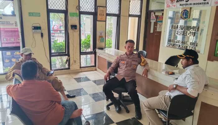 Jakarta On The Spot di Pulau Kelapa, Bhabinkamtibmas Imbau Warga Waspadai Hoaks dan Jaga Kamtibmas