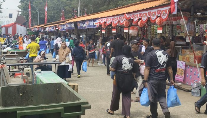 Warga Empat Kelurahan Kecamatan Penjaringan Terima 2800 Sembako Presiden di RPTRA Kalijodo 