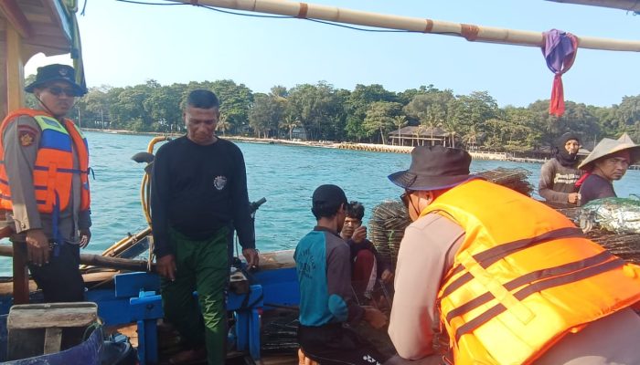 Jakarta On The Spot, Satpolairud Polres Kepulauan Seribu Sambangi Nelayan dan Sosialisasikan Layanan Polisi 110