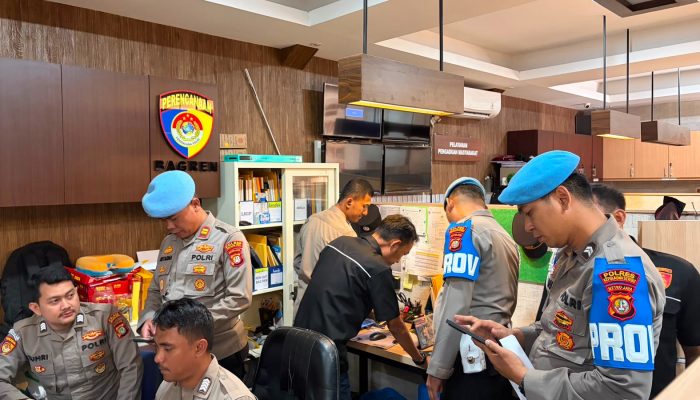 Polres Kepulauan Seribu Cek Ponsel Anggota, Pastikan Tak Terpapar Judi Online dan Pinjol