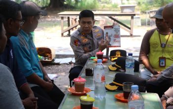 Jumat Curhat On The Spot di Pulau Kelapa, Polres Kepulauan Seribu Sosialisasikan 110 dan Keselamatan Berlayar
