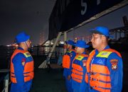 Jakarta On The Spot, Patroli Laut Malam Satpolairud Polres Kepulauan Seribu Sambangi Nelayan dan Sosialisasikan Layanan Polisi 110