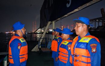 Jakarta On The Spot, Patroli Laut Malam Satpolairud Polres Kepulauan Seribu Sambangi Nelayan dan Sosialisasikan Layanan Polisi 110