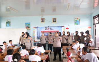 Polwan Goes To School, Polres Kepulauan Seribu Edukasi Pelajar Di Pulau Pari Dalam Rangka Hut Polwan Ke-78