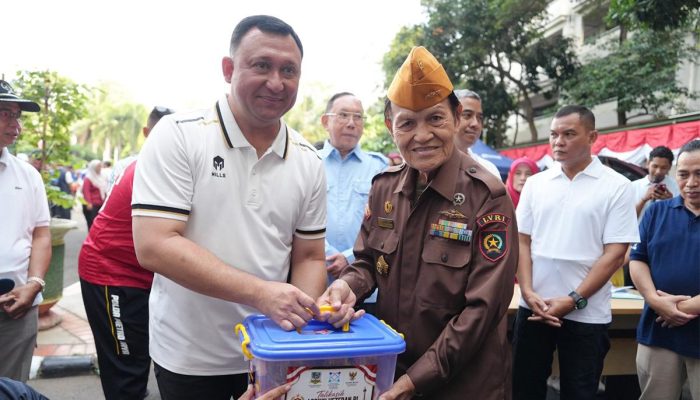 Pemkot Jakut Berikan Tali Kasih kepada Puluhan Legiun Veteran