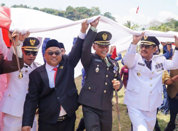 Ketua DPRD Sukabumi Budi Azhar bersama Bupati dan Wabup Turut Serta Arak Bendera Jumbo 300 M
