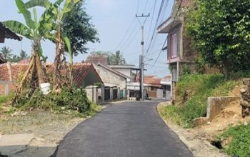 Dinas PU Sukabumi Aspal Jalan Pangkalan-Cisaat Kecamatan Cicurug