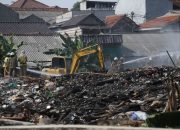 Sampaikan Belasungkawa, Pemprov DKI Tuntaskan Penanganan Kebakaran dan Tertibkan Pembuangan Sampah Ilegal di Kampung Dukuh