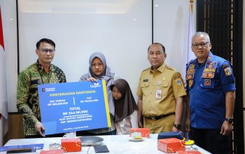 Sekda Uus Saksikan Penyerahan Santunan dan Gelar Anumerta bagi Petugas Damkar yang Gugur Saat Bertugas