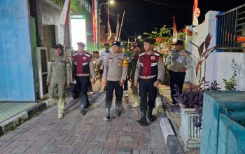 Polsek Kepulauan Seribu Selatan Patroli Malam Sosialisasikan Layanan Polisi 110, Ajak Warga Bijak Saring Informasi dan Hindari Hoaks