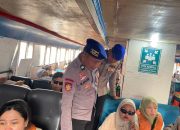 Satpolairud Polres Kepulauan Seribu Sosialisasikan Polisi 110 dan Keselamatan Berlayar di Dermaga Kaliadem