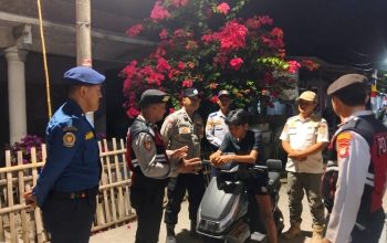 Dalam Patroli Malam Polisi Ajak Warga Kepulauan Seribu Bijak Bermedia Sosial, Kenali Layanan Polisi 110 untuk Keadaan Darurat