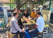 Jaga Jakarta di Pulau Kelapa, Bhabinkamtibmas Sosialisasikan Layanan Polisi 110 Gratis 24 Jam