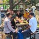 Jaga Jakarta di Pulau Kelapa, Bhabinkamtibmas Sosialisasikan Layanan Polisi 110 Gratis 24 Jam